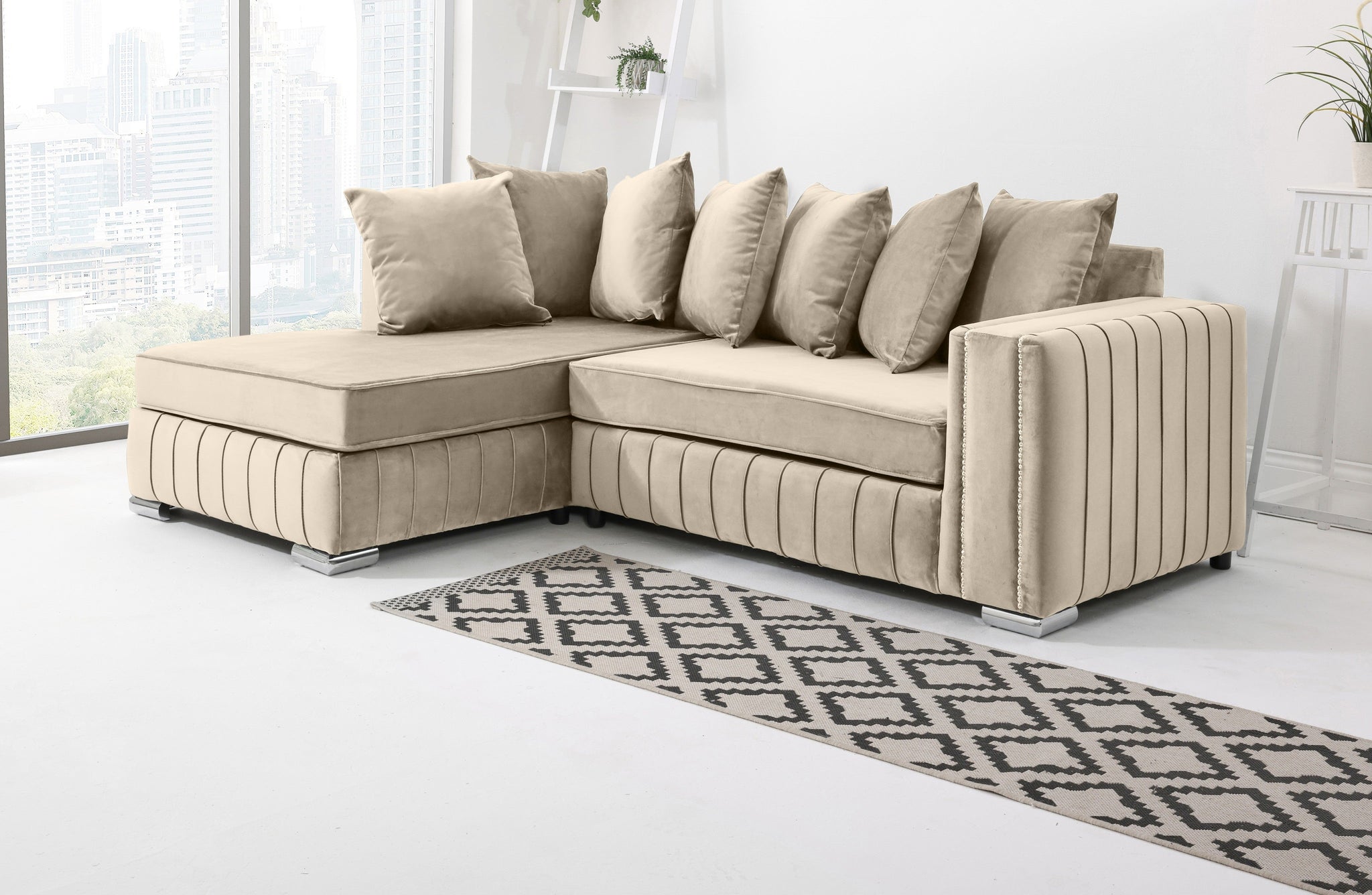 Lyra Lounge Scatterback - Facing Left