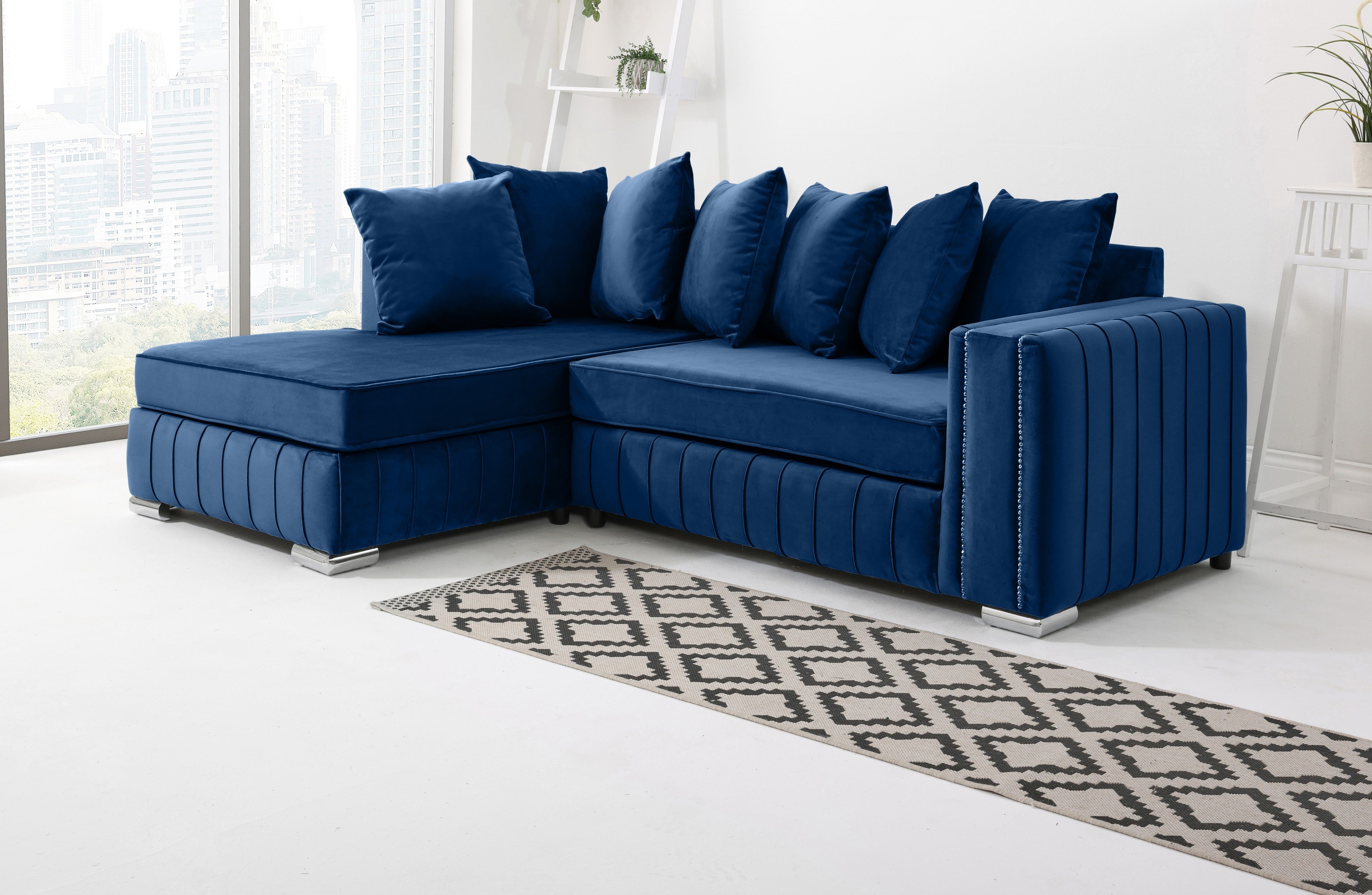 Lyra Lounge Scatterback - Facing Left