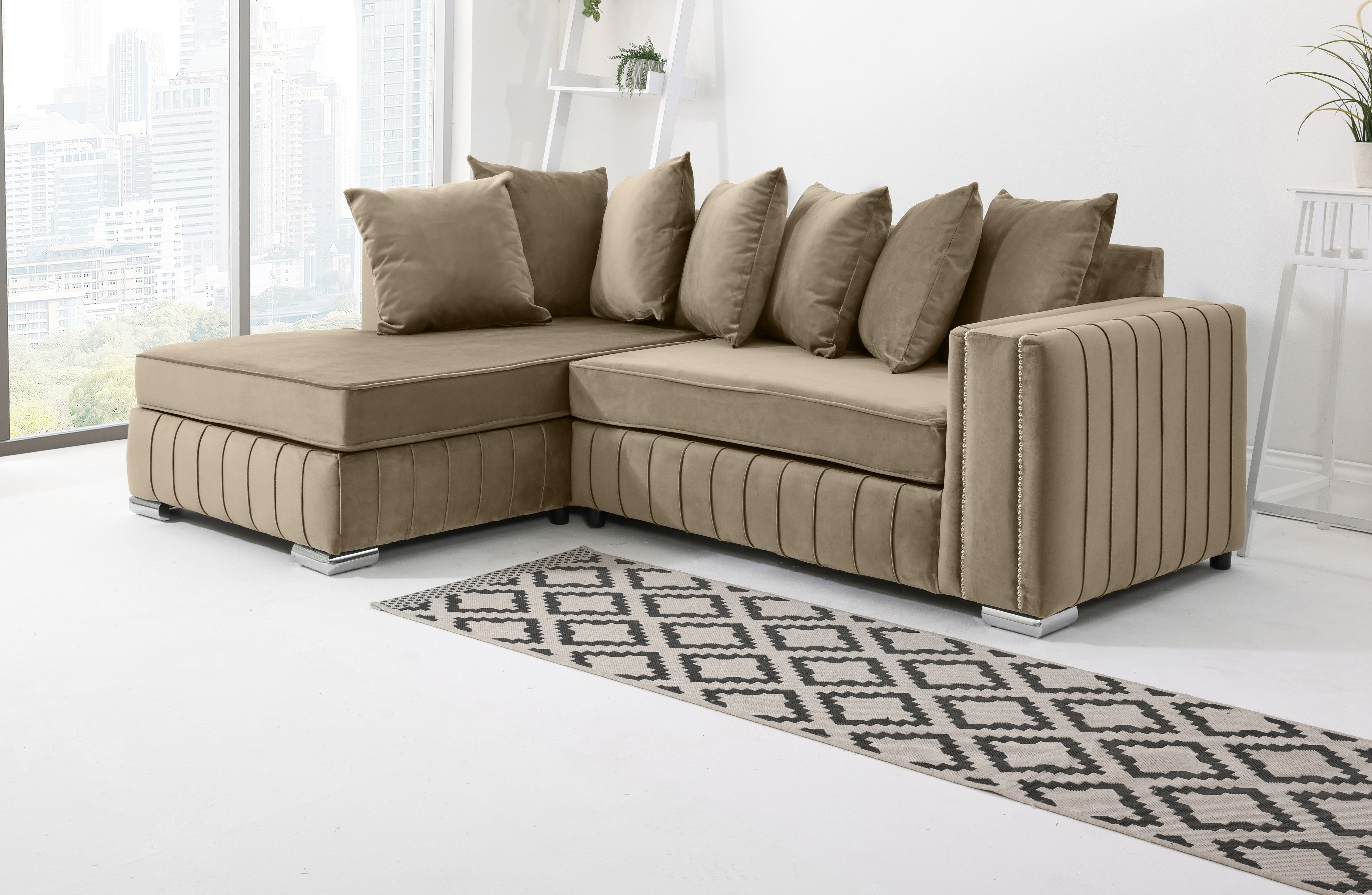 Lyra Lounge Scatterback - Facing Left