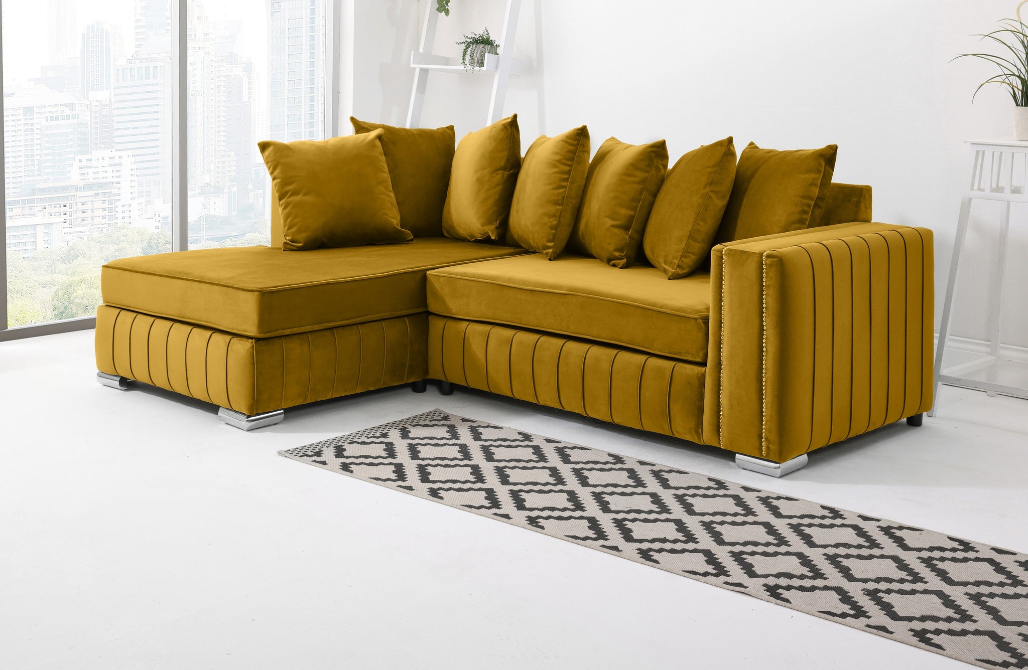 Lyra Lounge Scatterback - Facing Left