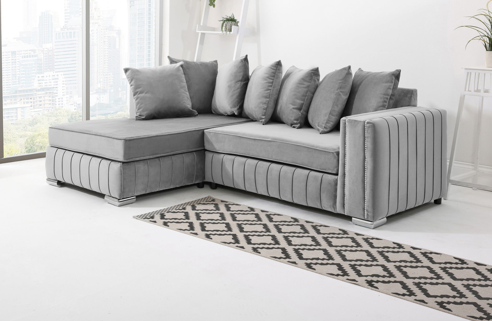Lyra Lounge Scatterback - Facing Left