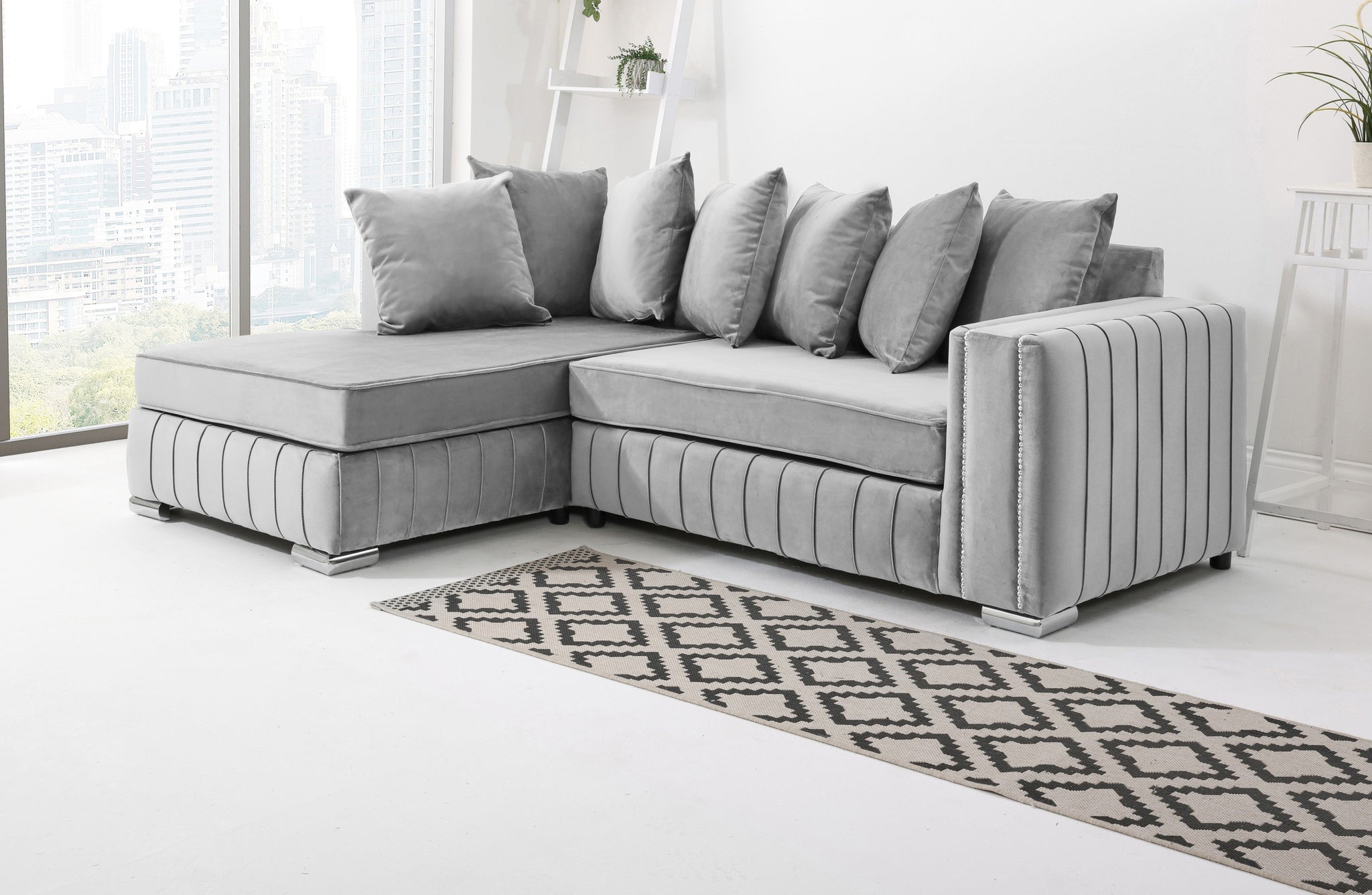 Lyra Lounge Scatterback - Facing Left