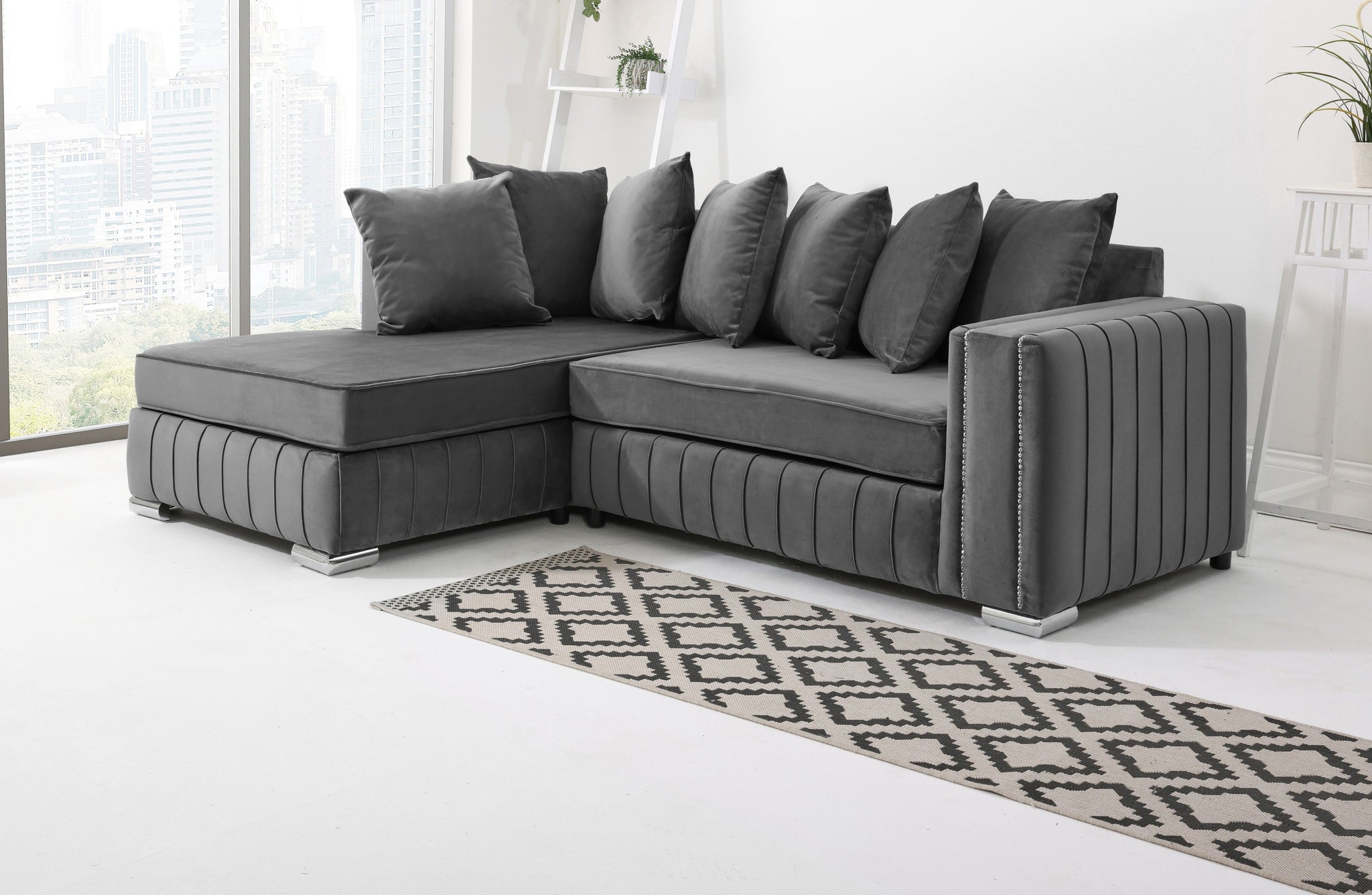 Lyra Lounge Scatterback - Facing Left