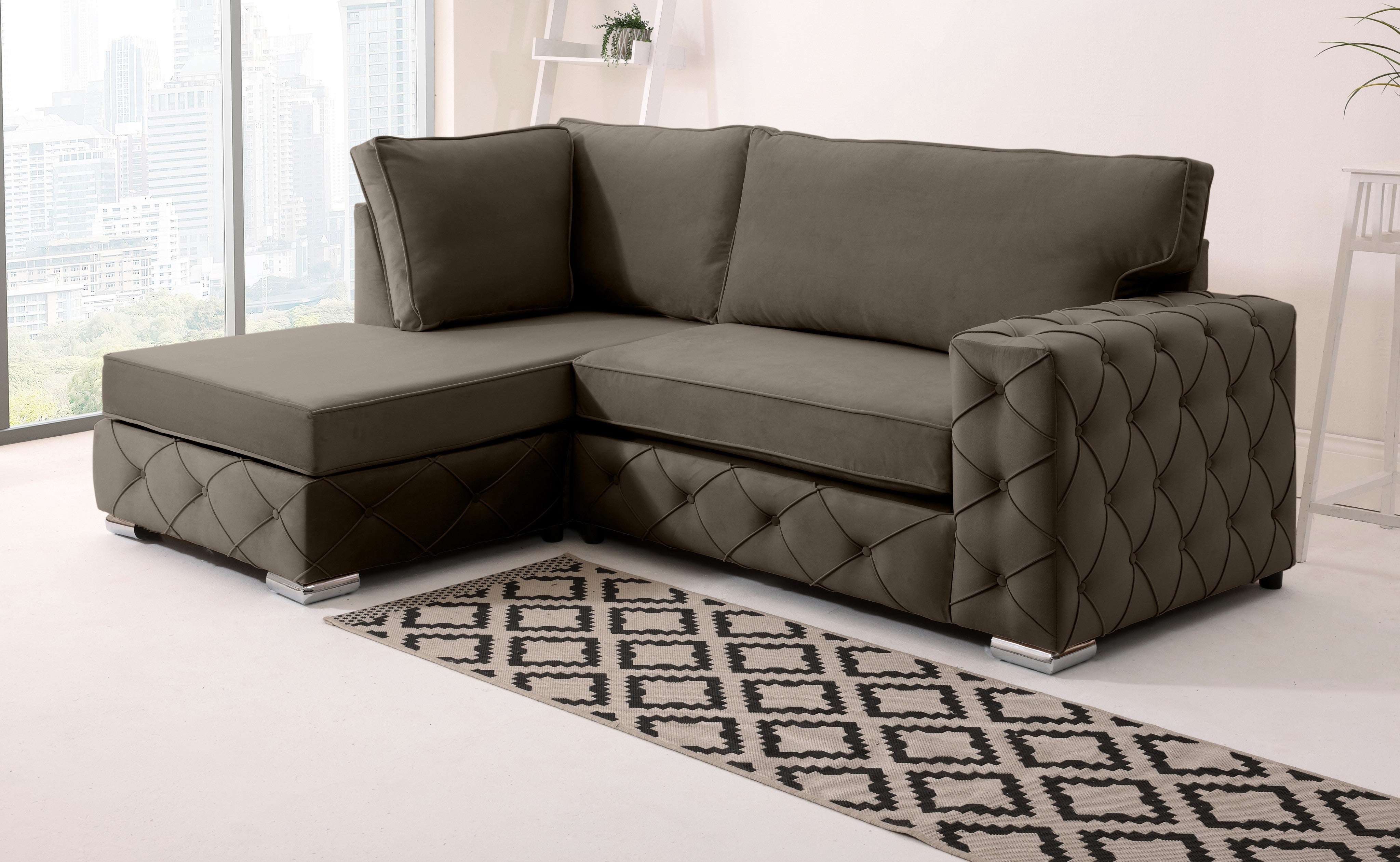 Sikara Lounge Fullback - Facing Left