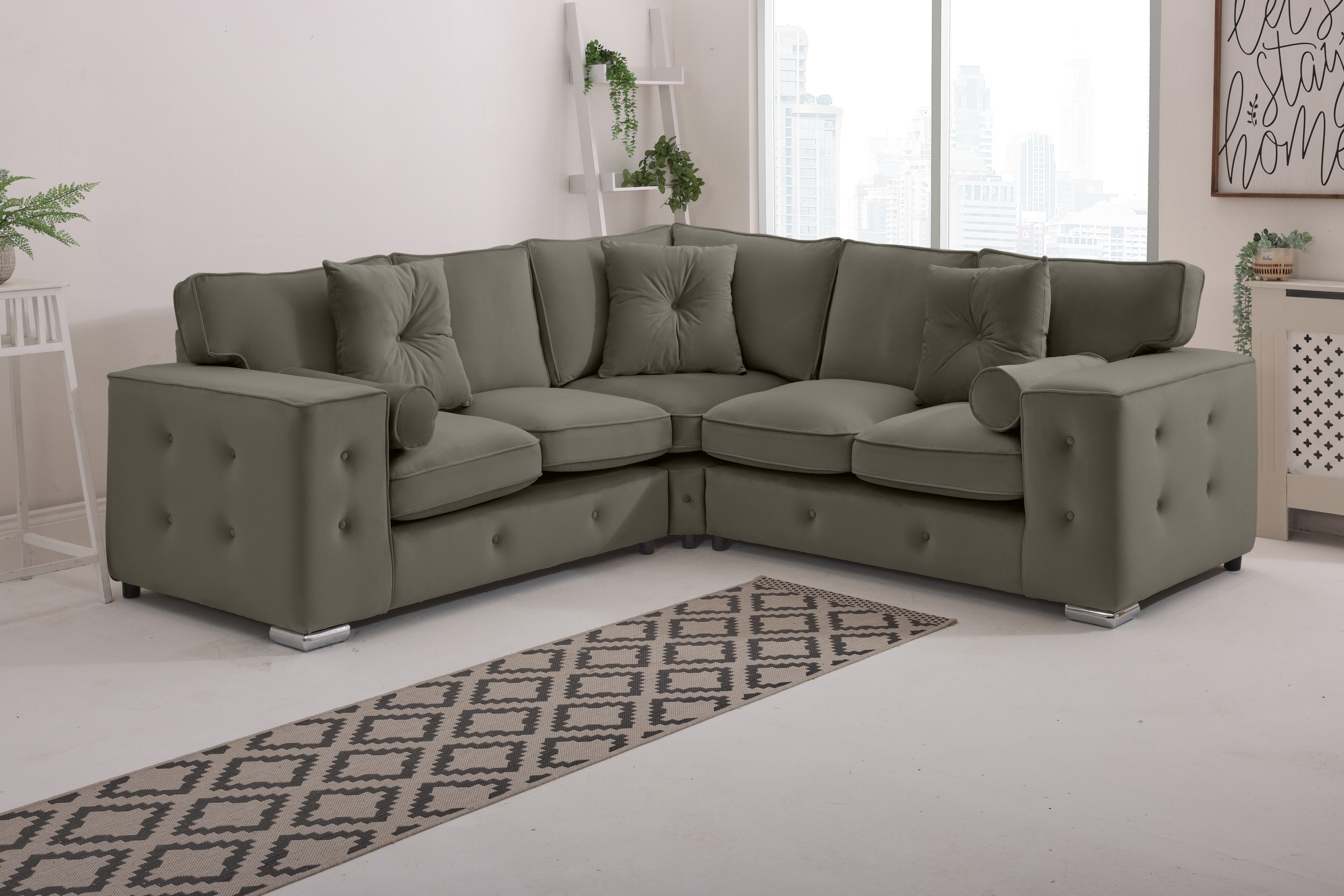 Callen Corner Fullback - 2c2 + Bolster / Buttoned Cushions